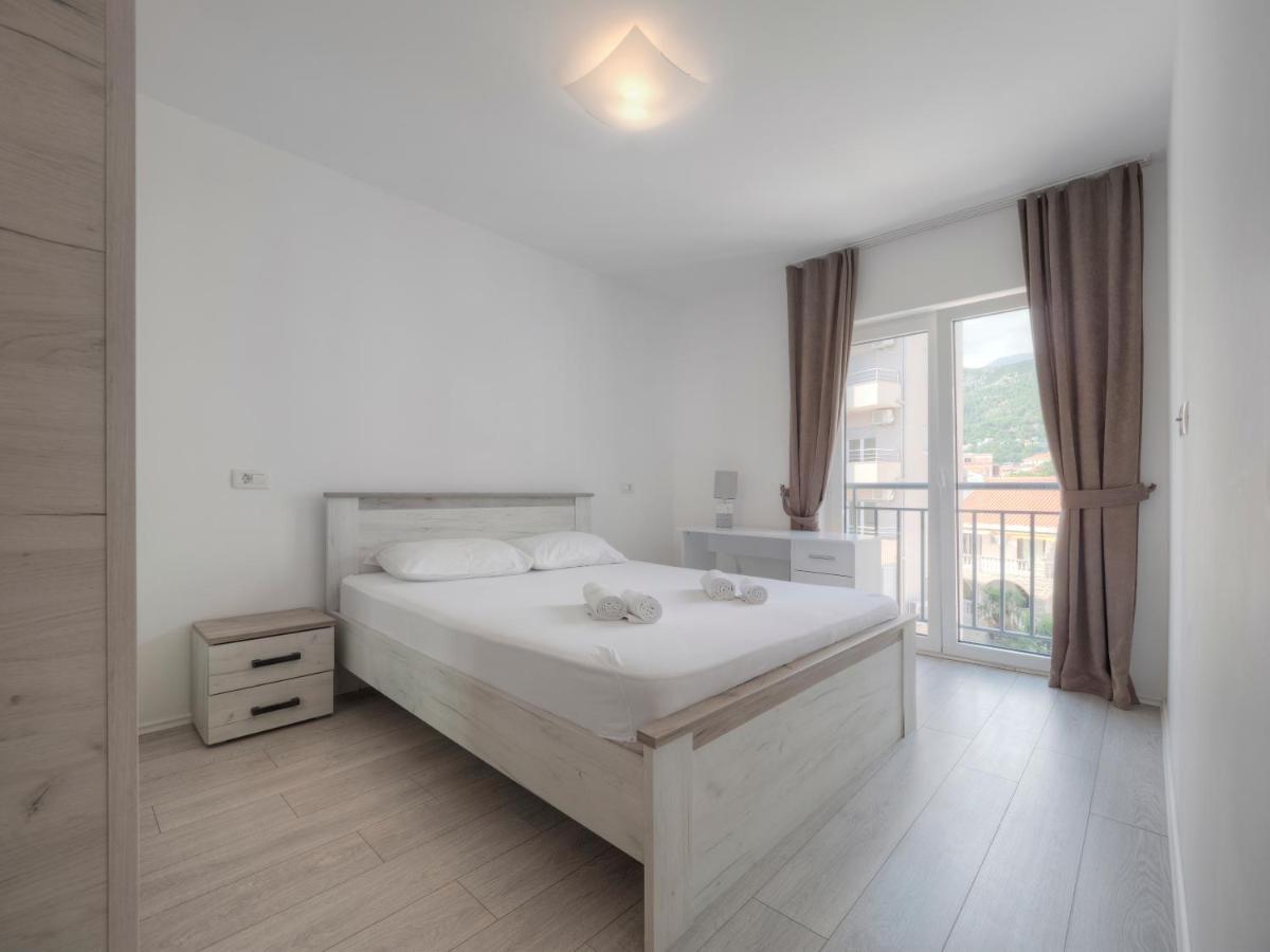 Family Three Bedroom Apartment Brando Будва Екстериор снимка