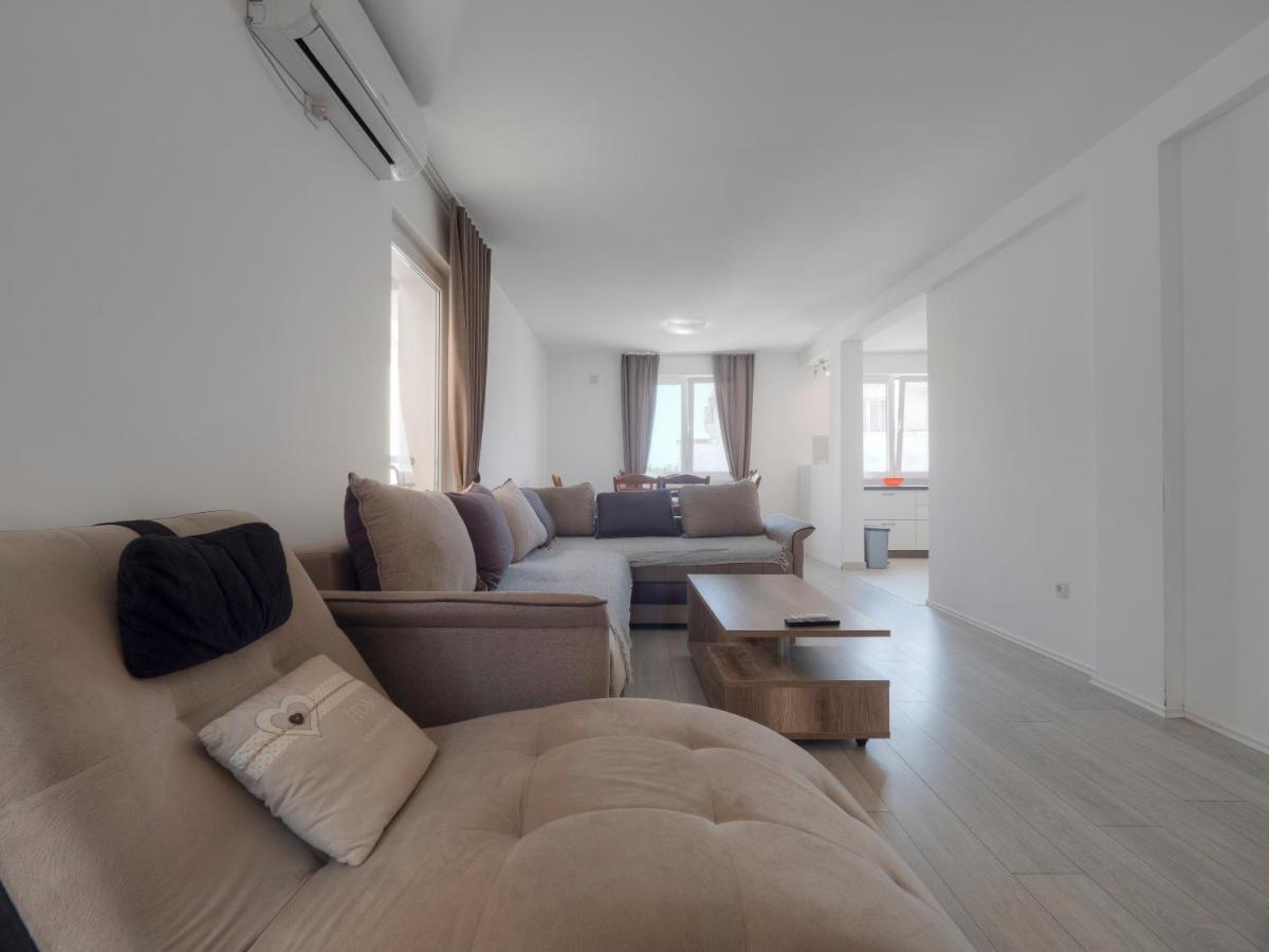 Family Three Bedroom Apartment Brando Будва Екстериор снимка