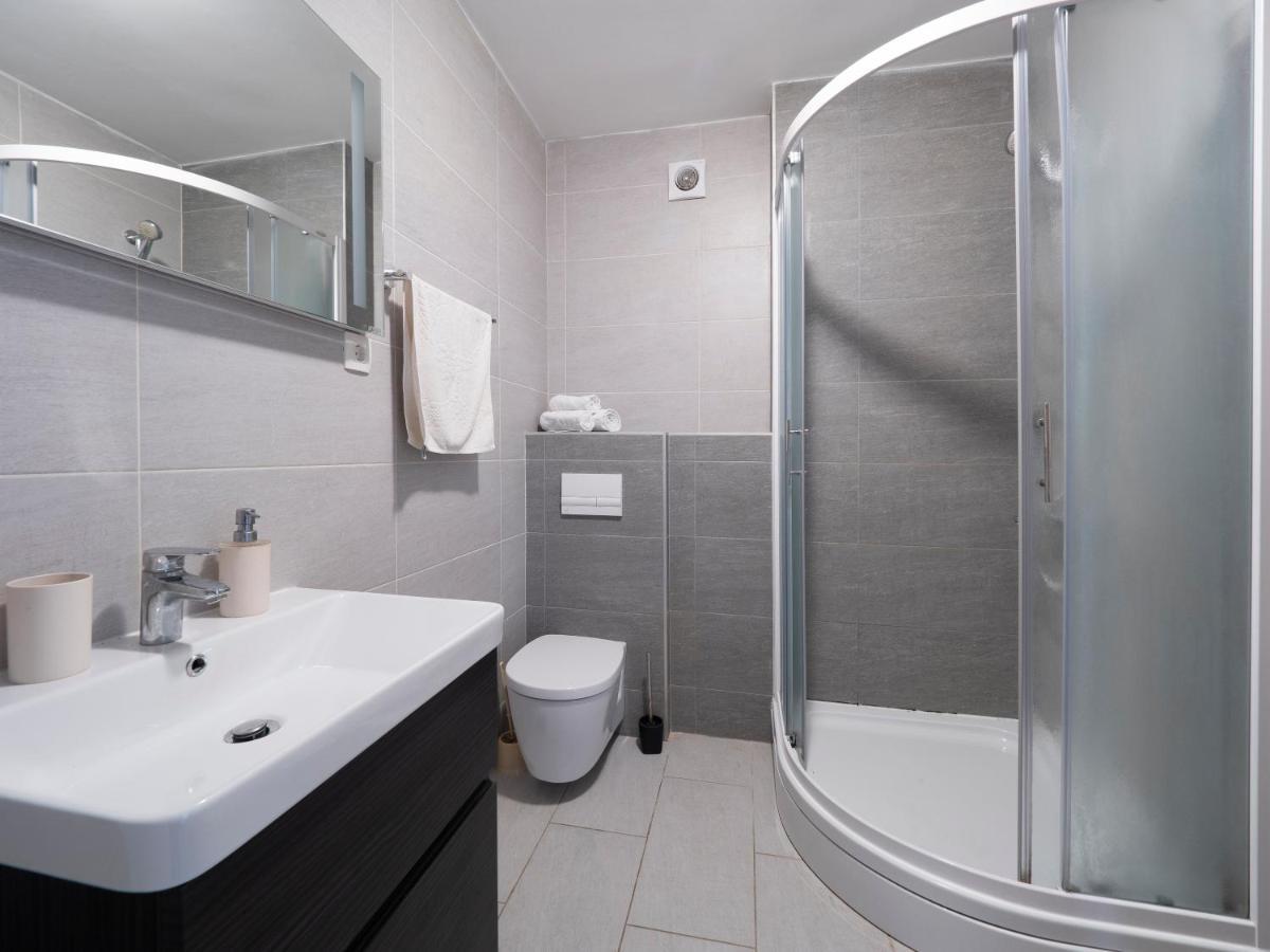 Family Three Bedroom Apartment Brando Будва Екстериор снимка